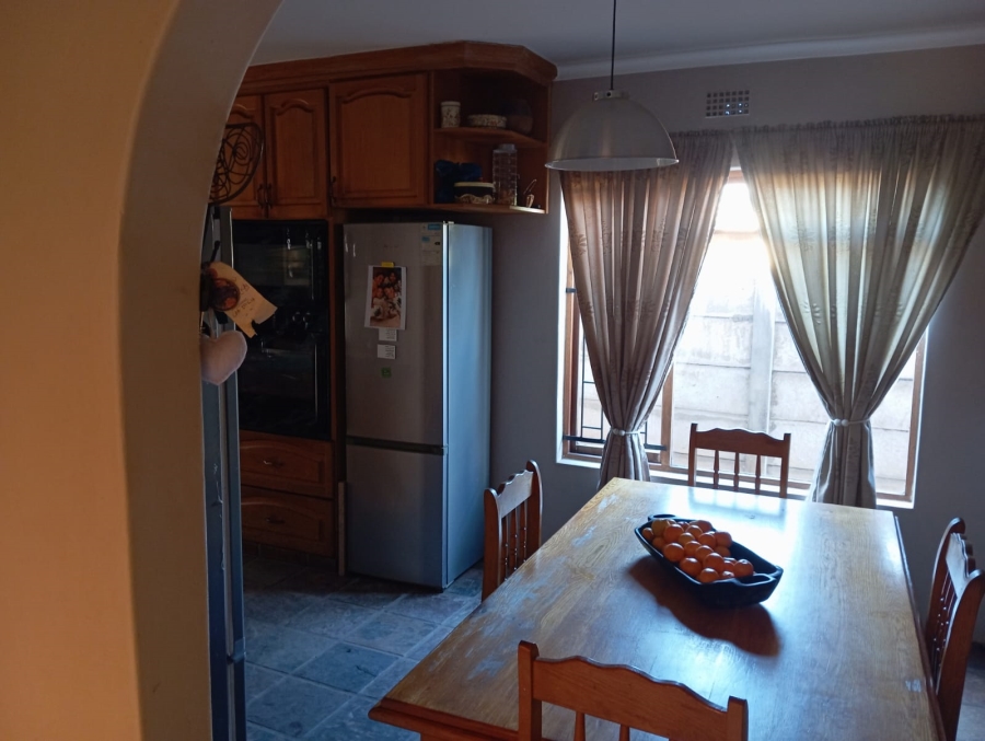 5 Bedroom Property for Sale in Victoria Park Western Cape
